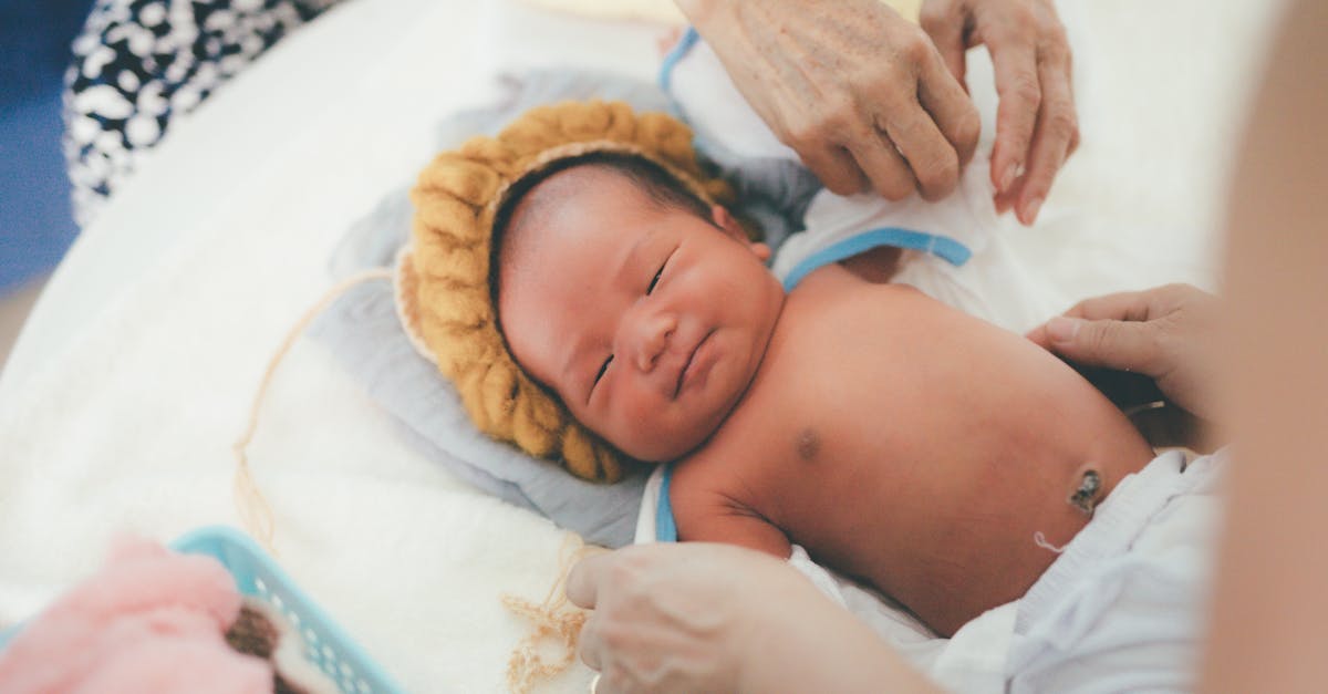 Image of a happy babysitter reading a book to two delighted children, in a relaxed and trusting atmosphere.