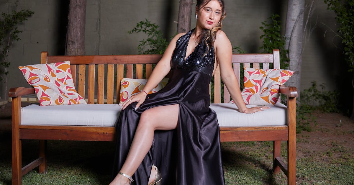 Robe de soirée noire taille 36 — mi-longue avec fente Mango